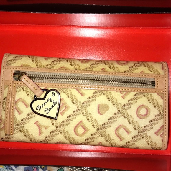 COPY - Brand new Dooney and Bourke wallet - Picture 2 of 5